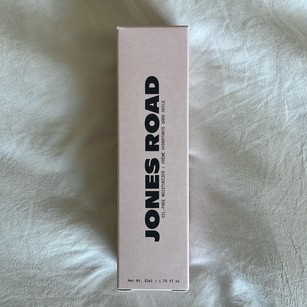Jones Road MOISTURIZER oil free - Picture 2 of 3